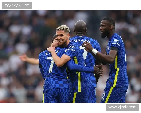 南京足球队强势领跑联赛积分榜以52分领先其他球队争夺冠军荣耀