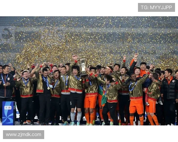 成都攀岩队配合问题引发热议队员间默契与信任的考验