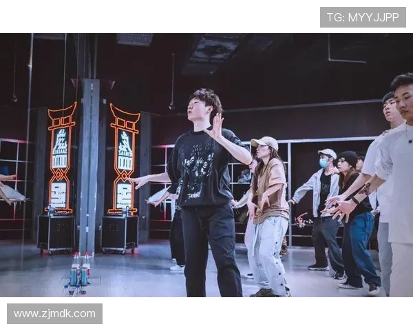 深圳街舞队成长之路:从街头到舞台的奋斗与梦想 深圳街舞队成长之路:从街头到舞台的奋斗与梦想