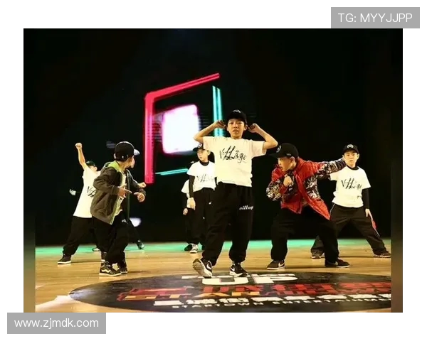 深圳街舞队荣获全国街舞排行榜第三名展现实力与风采 深圳街舞队荣获全国街舞排行榜第三名展现实力与风采